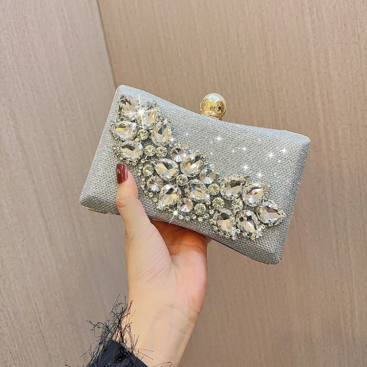 Black Silver Gold Polyester Solid Color Pillow Shape Evening Bags display picture 2
