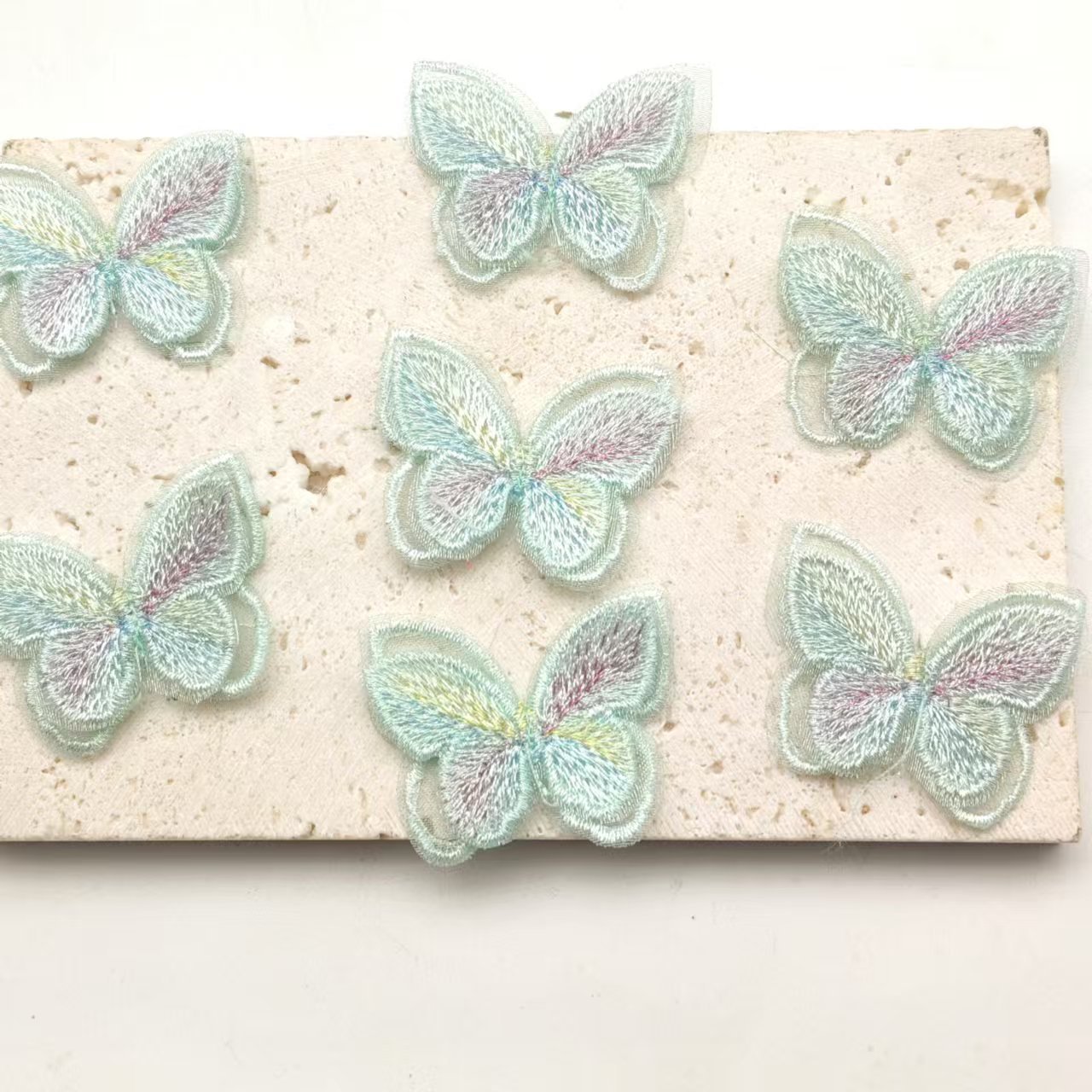 Ropa de tela de red de encaje bordado doble capa de tela de mariposa bordada pegatinas de color tocado accesorios pegatinas de tela