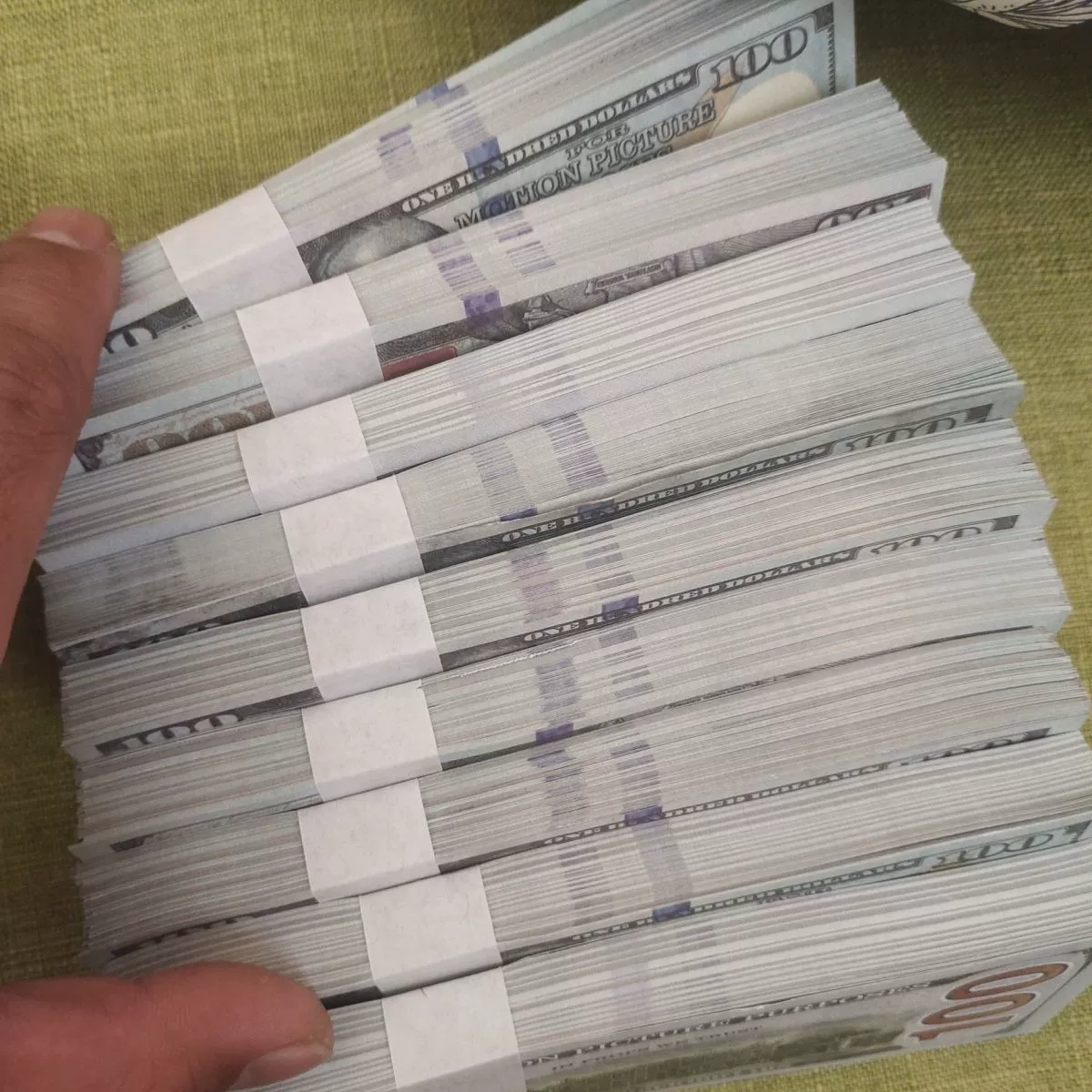 Смоделированные украшения, пропуск на паре за 100000 юаней, реквизит для выбивания денег для показа банкнот по одному сравнению с прямым эфиром, игрушки для фильма и телевидения, доллары，баллы