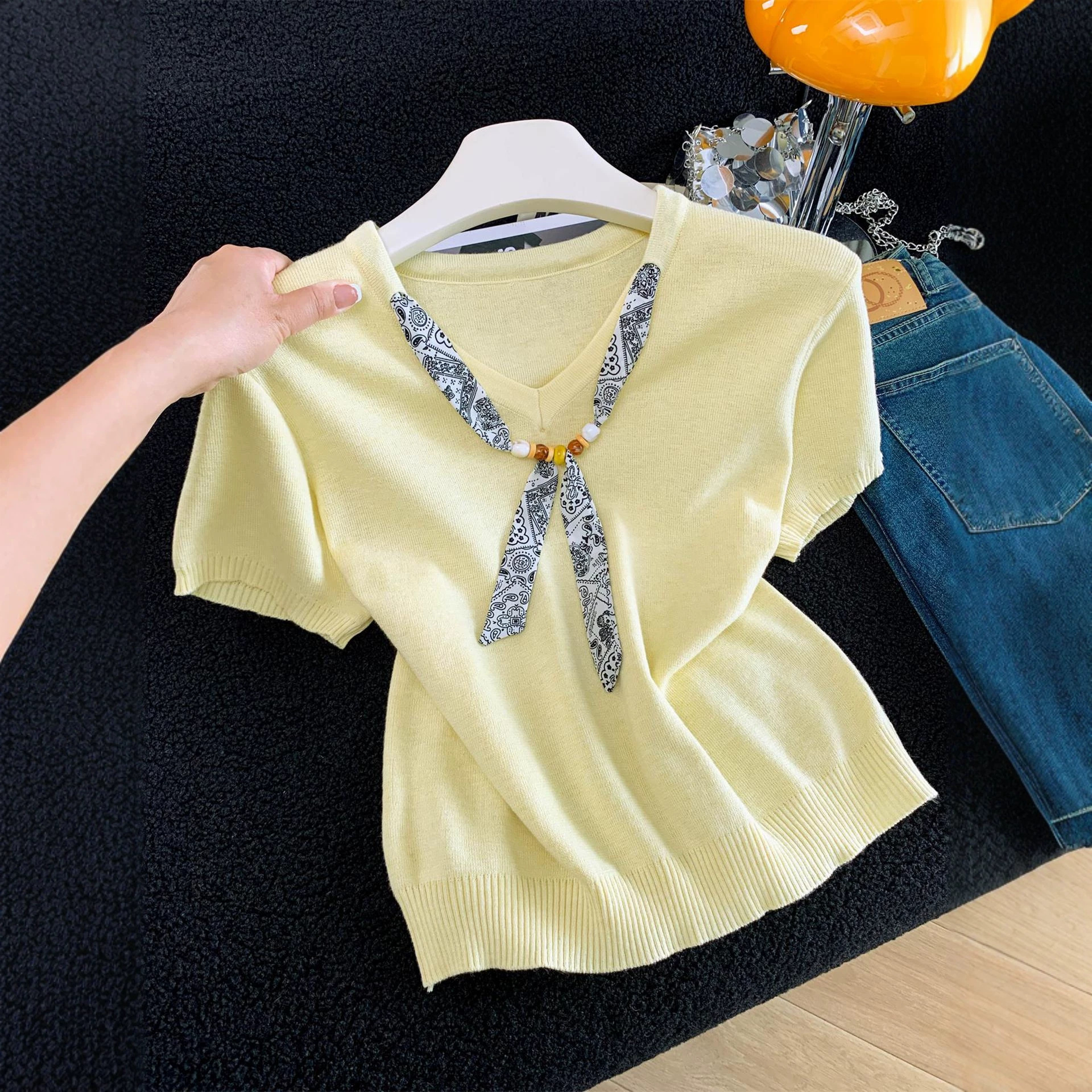 Áo thun nữ tay ngắn thiết kế khăn lụa phối họa tiết, dáng rộng thoải mái phong cách Hàn Quốc — màu trắng chi tiết 2