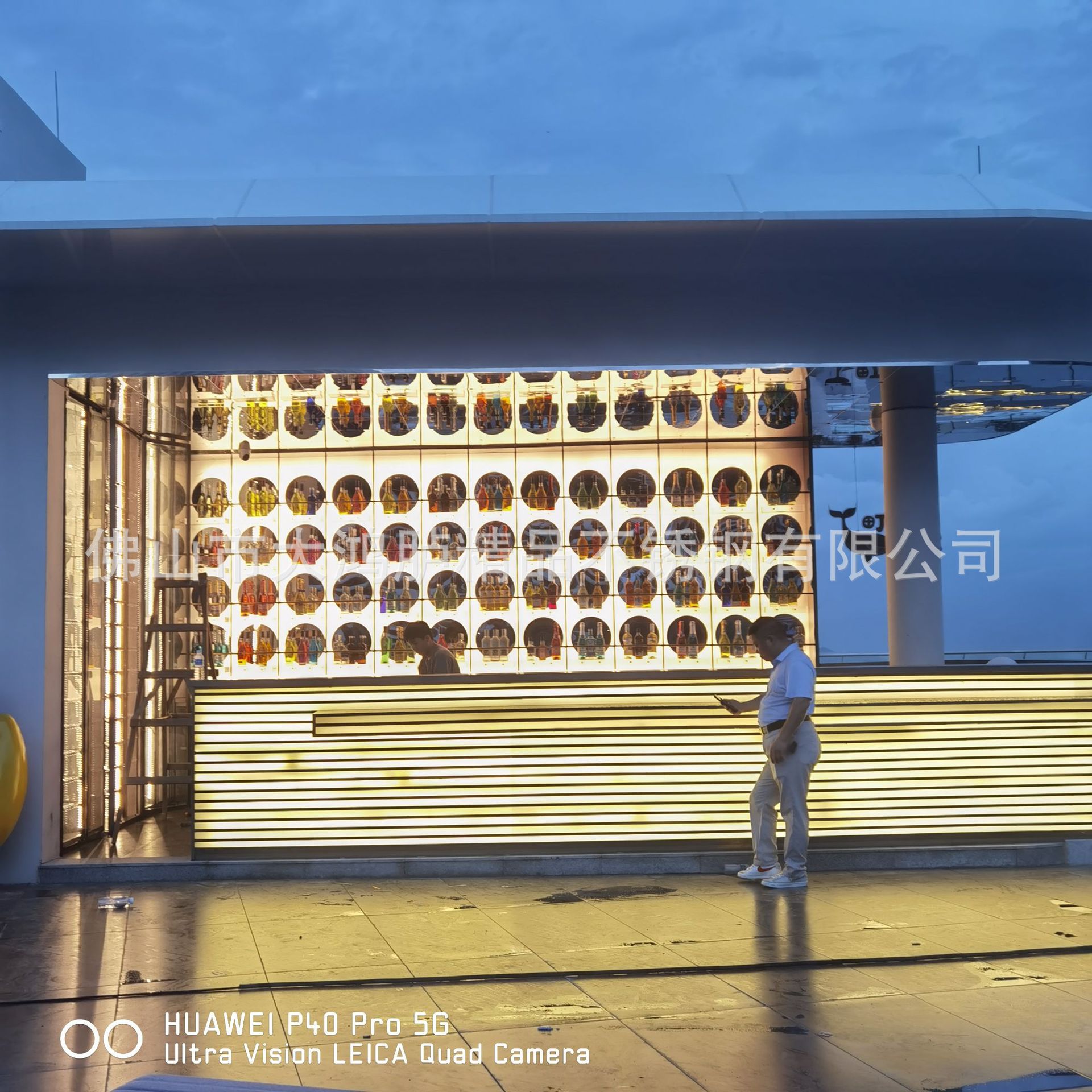 定制加工安装高端别墅露天酒吧香槟金拉丝不锈钢红酒储存展示架