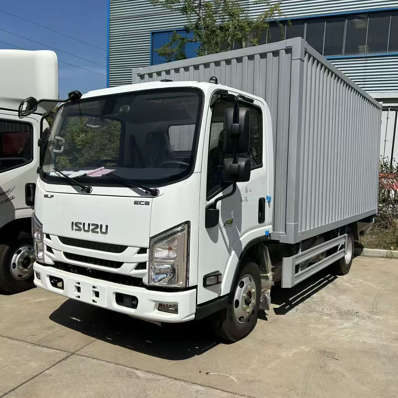 出口五十铃小型厢式载货车 ISUZU4.2米厢式载货车厂家直供