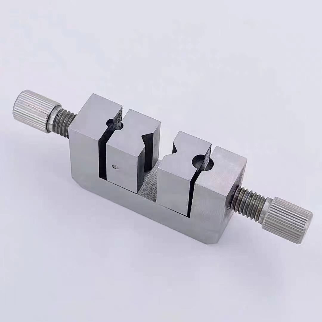 Watch maintenance tools take off the head clip to repair the head…