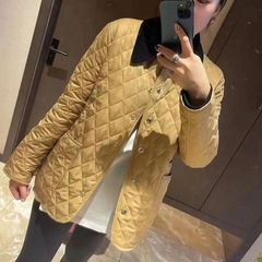 ヨーロッパ駅の秋冬のカーキ色の菱格のファッションは百合のゆったりしている逸品の綿の服の女性の熱い販売のコーデュロイの襟のコートです。