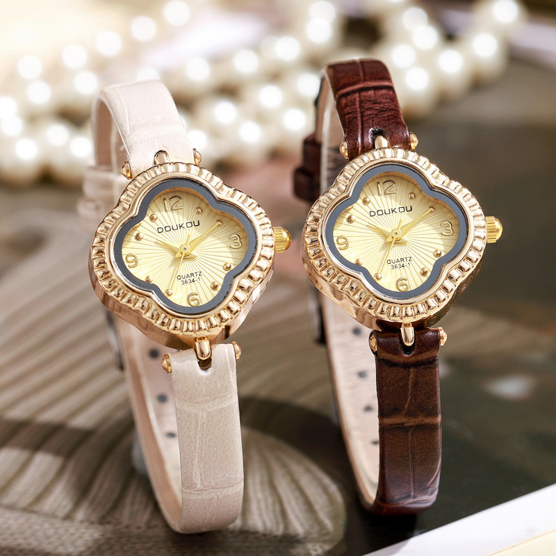 New Fashion Women's Watch Women's Niche Four-leaf Clover Student Party Belt Simple High-end Korean Cross-border Style