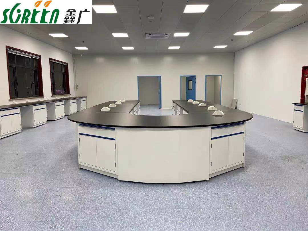 ɽ����ľʵ��̨