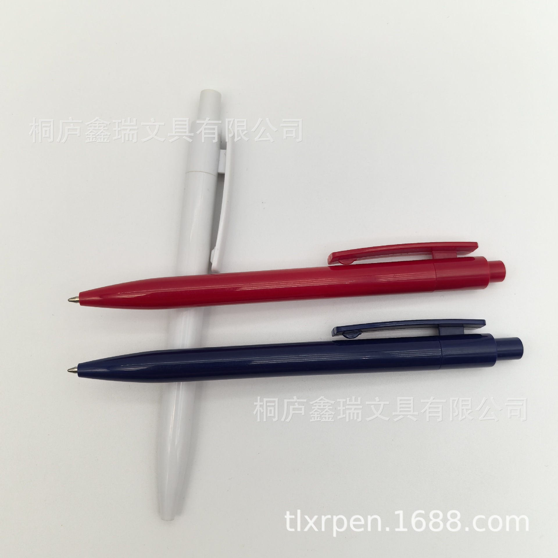 Suministro de bolígrafo de plástico prensado, bolígrafo de gancho ensanchado, bolígrafo publicitario simple, bolígrafo publicitario explosivo