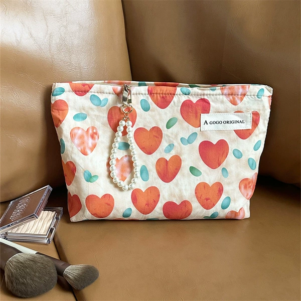Carry in hand. Large contrasting pink peach heart