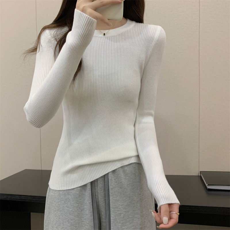 芯糸を包む生地の韓国版丸首セーターの女性の気質は身を修める中に上着の秋冬の柔らかいモチモチの長袖の底のシャツを掛けます。|undefined