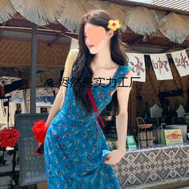 蓝色碎花吊带连衣裙女夏高级感多巴胺穿搭绝美海边度假海岛长裙子