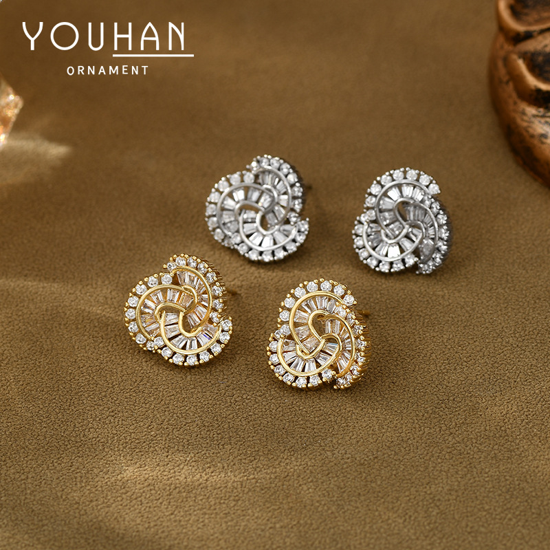 Fashionable design sophisticated earrings