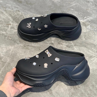 Hot-Selling Item ~ Dazzling Genuine Leather European-Style Rhinestone Perforated Clogs with a 6.5cm Height Increase, New Hot-Selling Women's Sandals