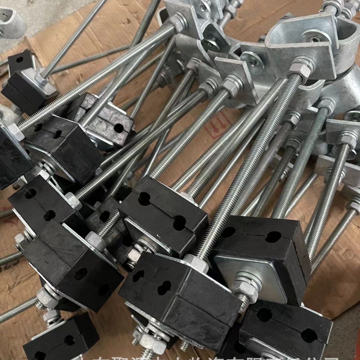 引下线夹 光缆固定 加长螺杆  塔用绝缘夹块 ADSS光缆引下线夹