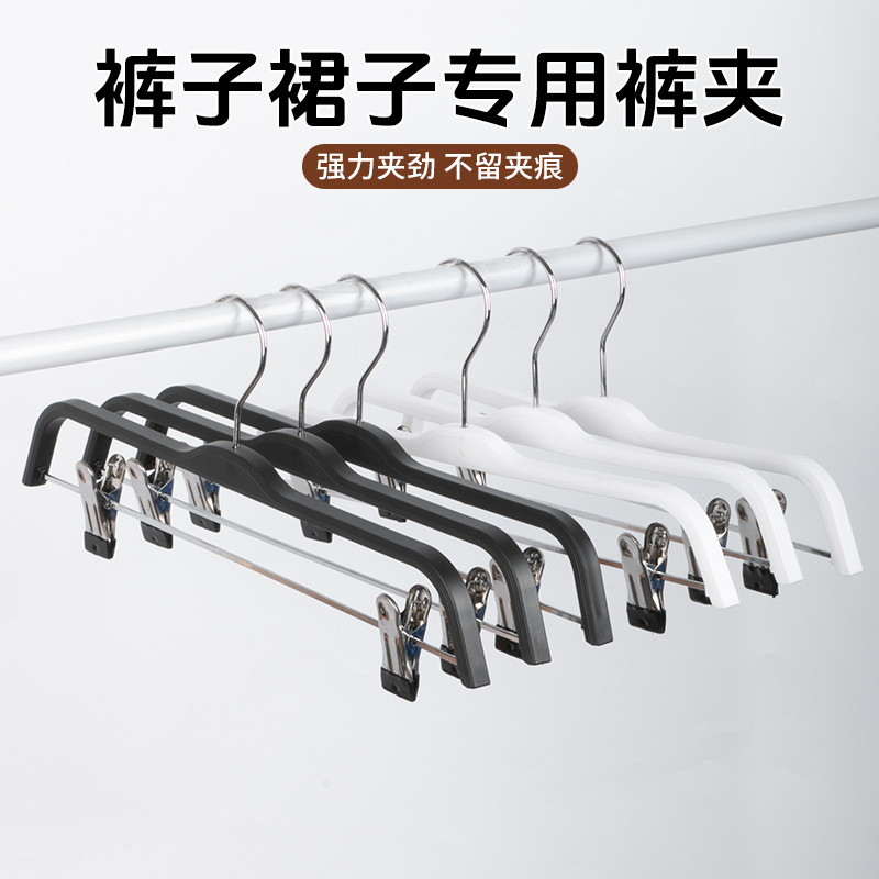 Tienda de ropa de plástico percha de hombro antideslizante fábrica de ropa negro y blanco colgar camisa soporte de ropa antideslizante soporte de ropa mujer