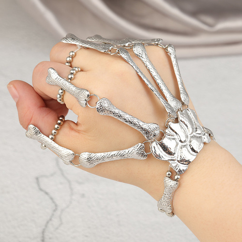Halloween accessories European and American exaggerated metal skeleton skull bracelet ghost claw mitten bracelet pearl style