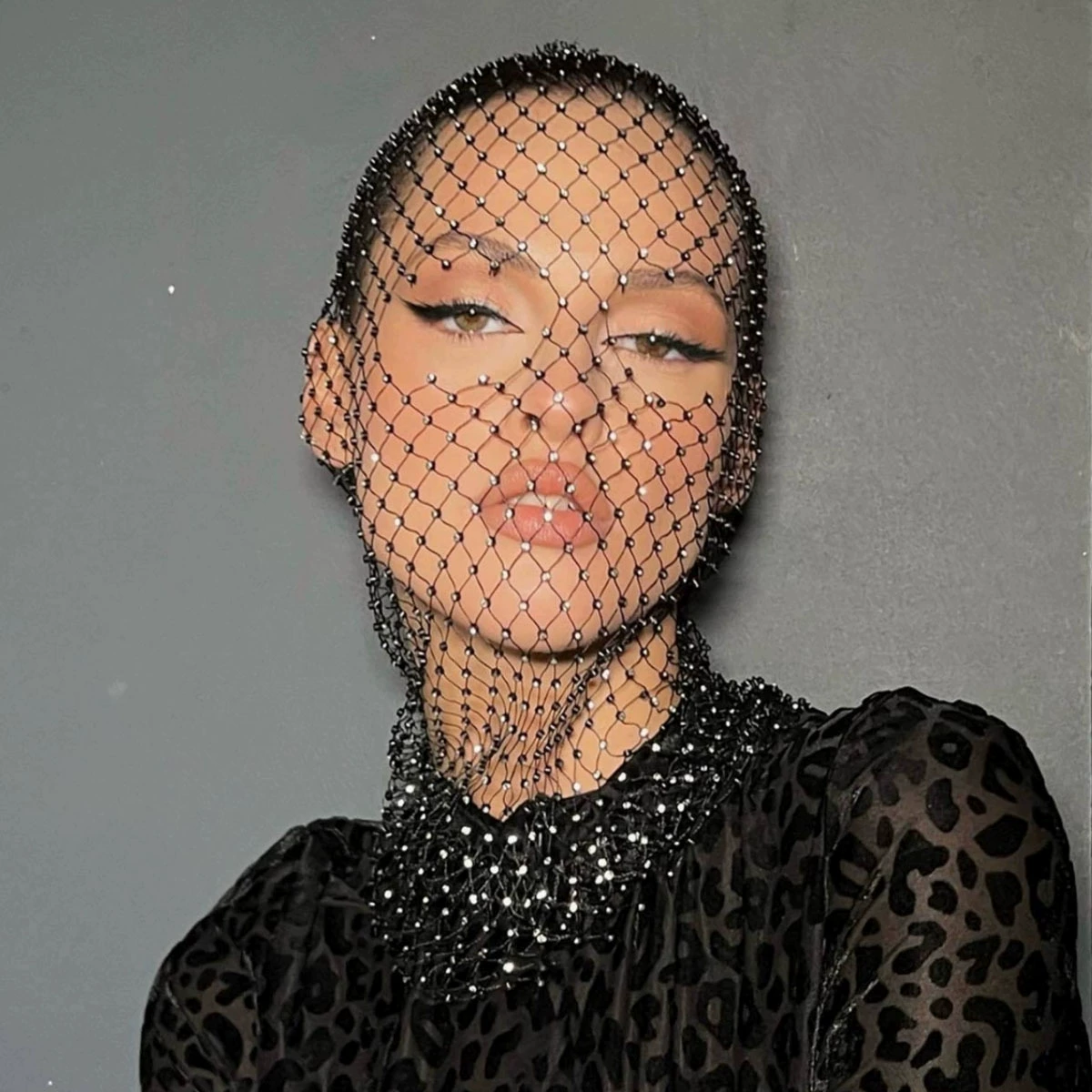 Роскошные блестящие бриллианты, полые рыболовные сети, пиратские шляпы, тюрбаны, европейские и американские модные шляпы