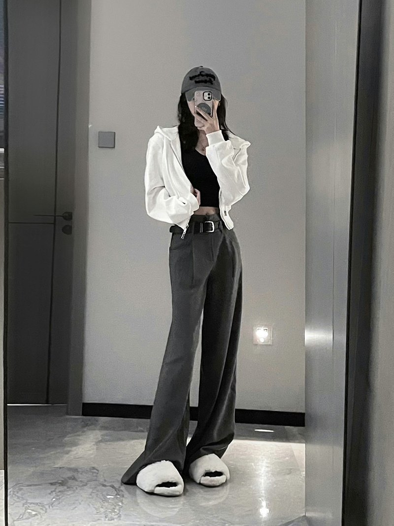 アメリカの街頭の高級感と帽子の衛衣の女性の春秋の短い金の薄い金は腰の気質のファスナーを収めて怠惰な風のbfの上着を閉じます。