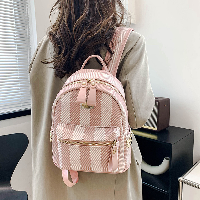 Mochila de fábrica para mujer 2023 nueva moda de verano estilo coreano moda de mujer mochila de gran capacidad bolsa pequeña de viaje para mujer