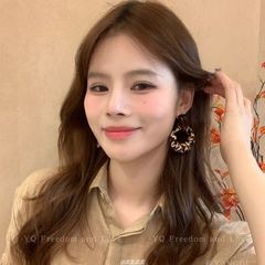 夸张气质豹纹吊坠耳钉女2025新款小众设计感耳环早秋美拉德风耳饰