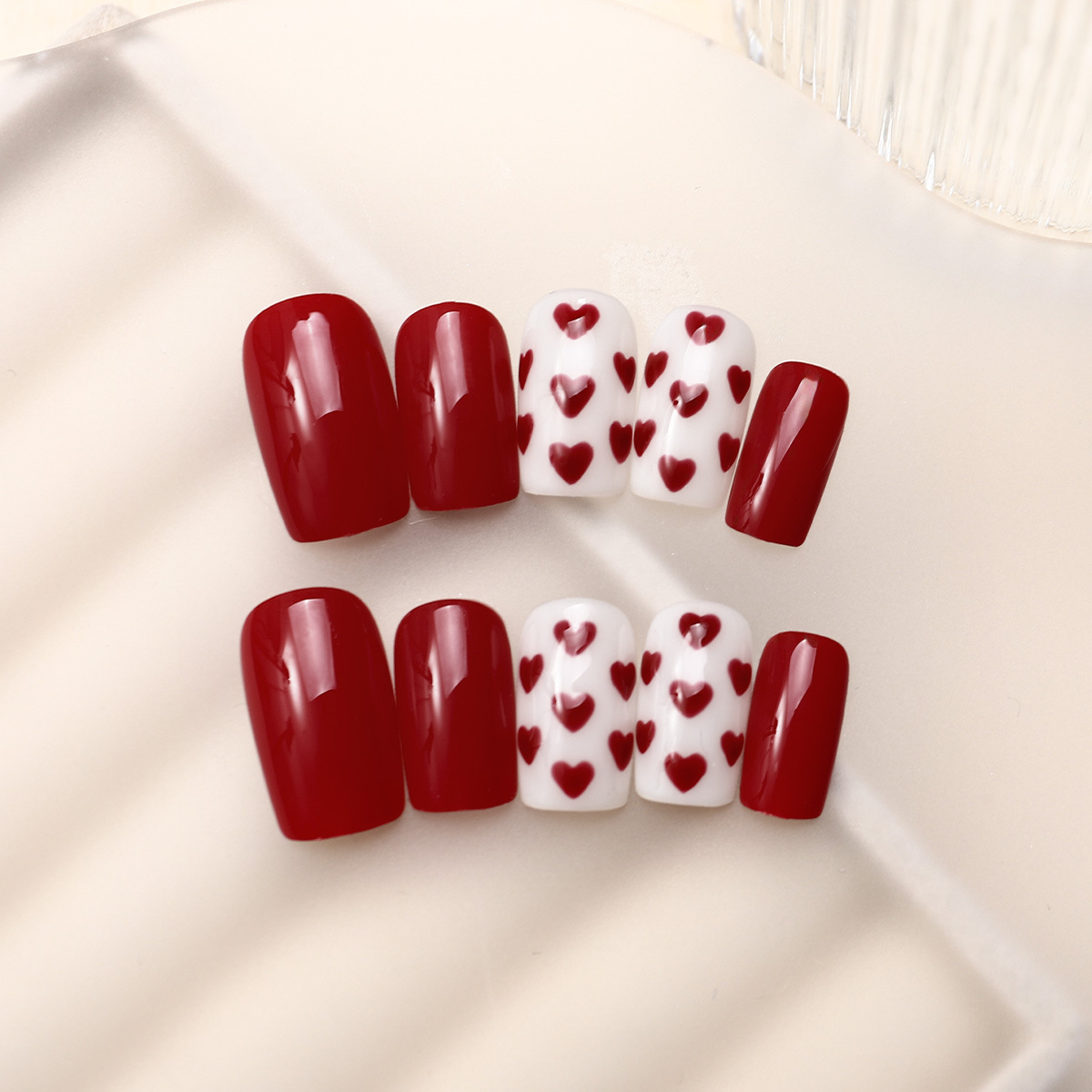 Explosiones transfronterizas de manicuría para usar uñas en el día de San Valentín rojo pequeño amor largo para usar uñas falsas de alta calidad
