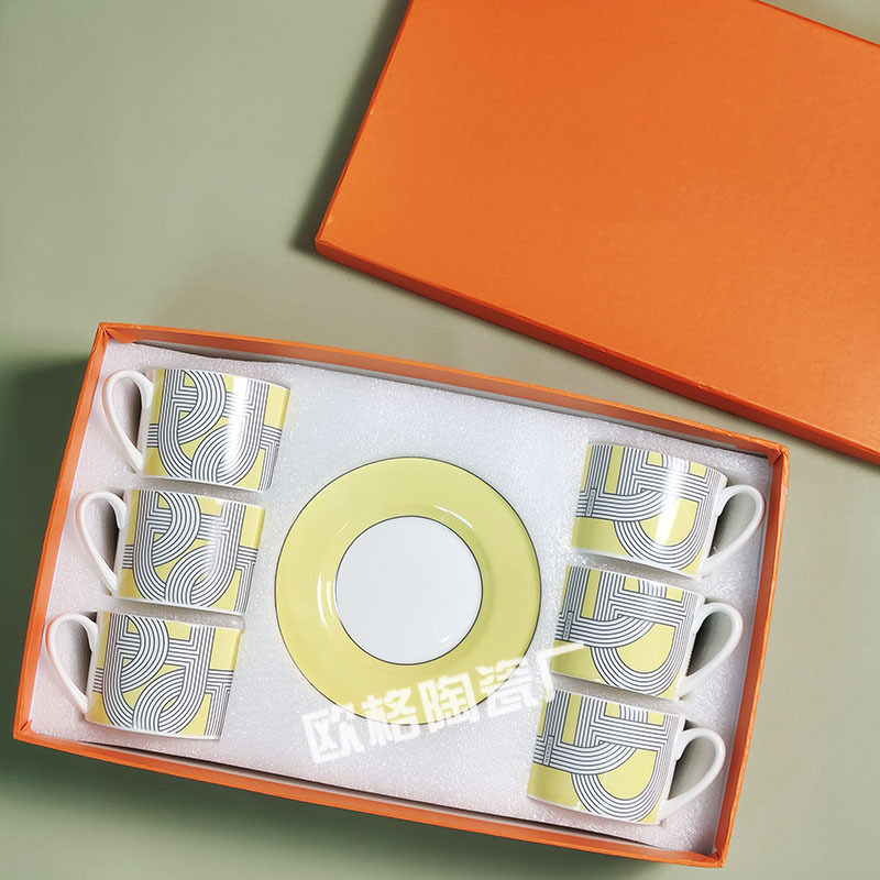 Conjunto de café de porcelana de hueso europeo transfronterizo, tazas de pareja, seis tazas, seis platos, 3 regalos caseros de té de la tarde retro de lujo