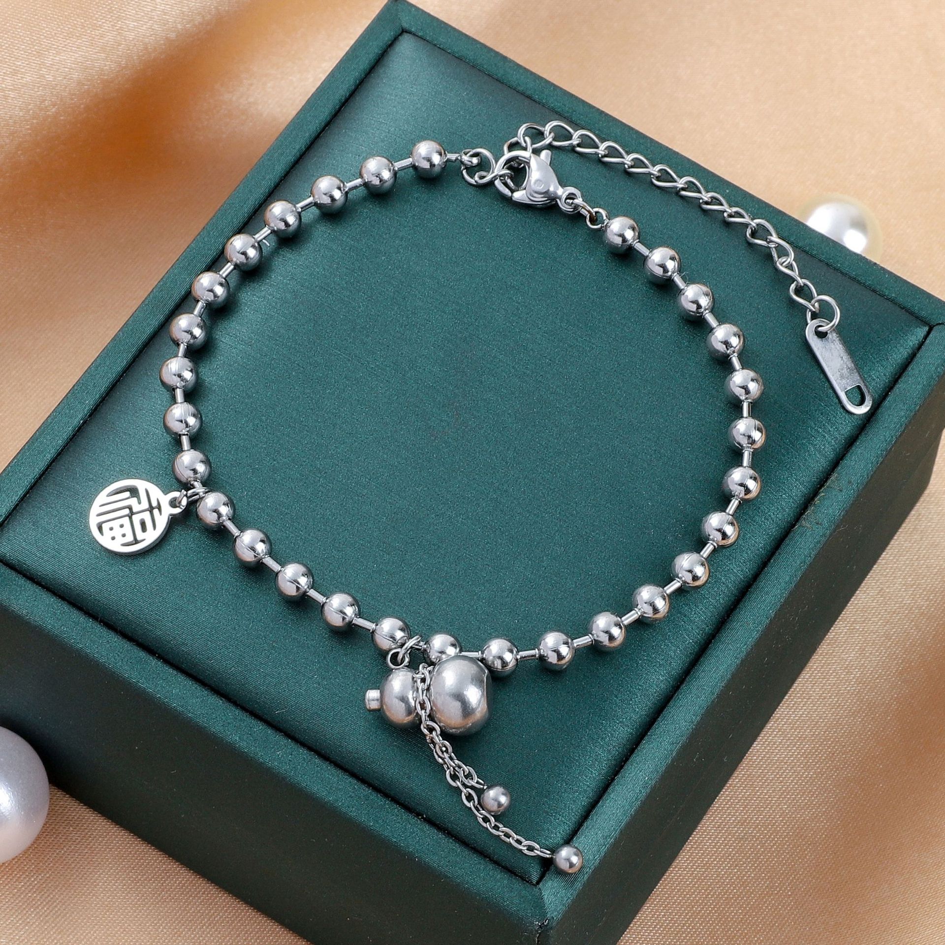 Ventas transfronterizas calientes de acero de titanio pulsera de acero de titanio mujer no desvanecerse colgante de estilo de alto nivel joyería de pulsera de diseño