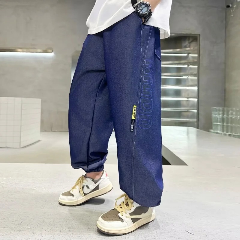 Pantalones para niños primavera y otoño 2024 nuevos jeans para niños de color claro para niños pequeños y medianos pantalones casuales de primavera y otoño marca de moda image 5