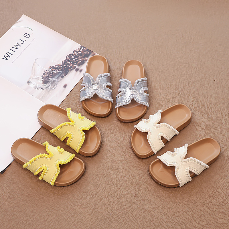 2025 New Style Girls' High-End Comfortable Soft-Soled Beach Sandals and Slippers with Skirts for Middle and Large Children Birkenstocks