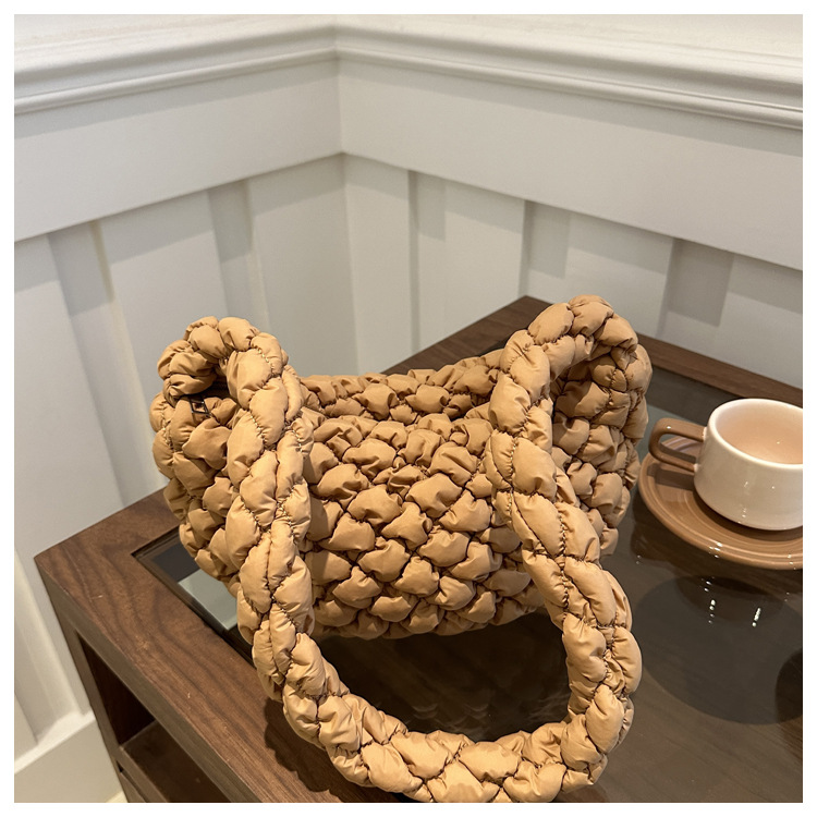 Large-capacity pleated cloud bag, new fashionable single-shoulder hand-held dumpling bag, solid-color simple crossbody bag, cross-border wholesale undefined
