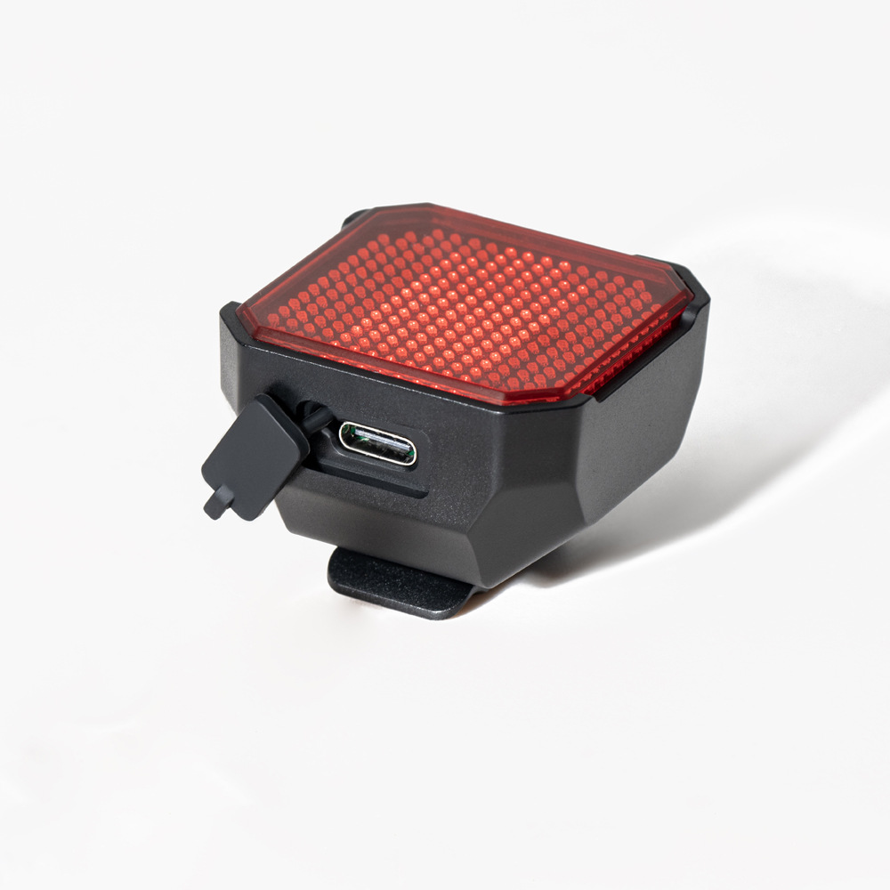 YUUISD luz trasera inteligente de detección de freno con frecuencia APP inteligente de emoción personalizada luz trasera de viaje nocturno equipo de viaje