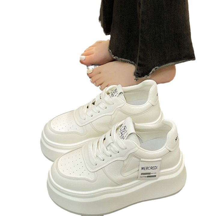 Zapatos blancos de suela gruesa para mujeres 2024 primavera nuevos zapatos deportivos de moda, zapatos de altura pequeños zapatos de nicho