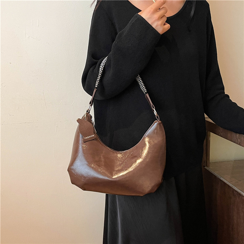 Minimally designed niche women's 2024 new winter underarm casual fashion commuting shoulder bag_voghion.com