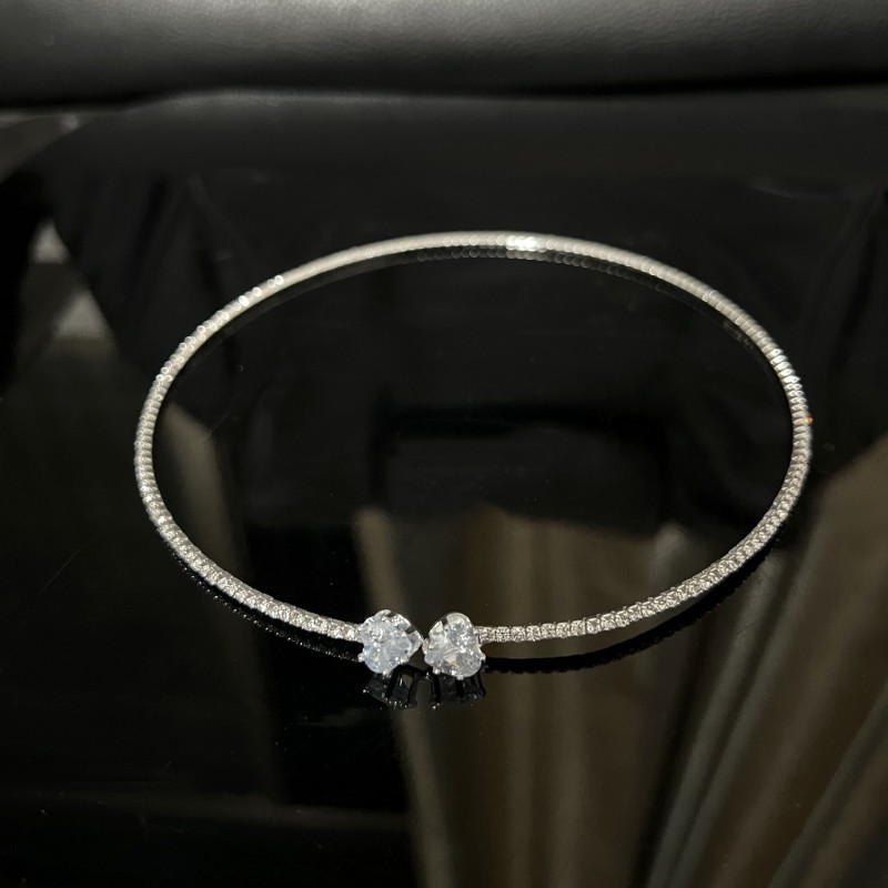 Choker heart-shaped with zircon