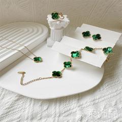 高バージョンの四つ葉草15mmの溝18k四つ葉草のブレスレットのネックレスのイヤリングの指輪のセットは色が落ちません。
