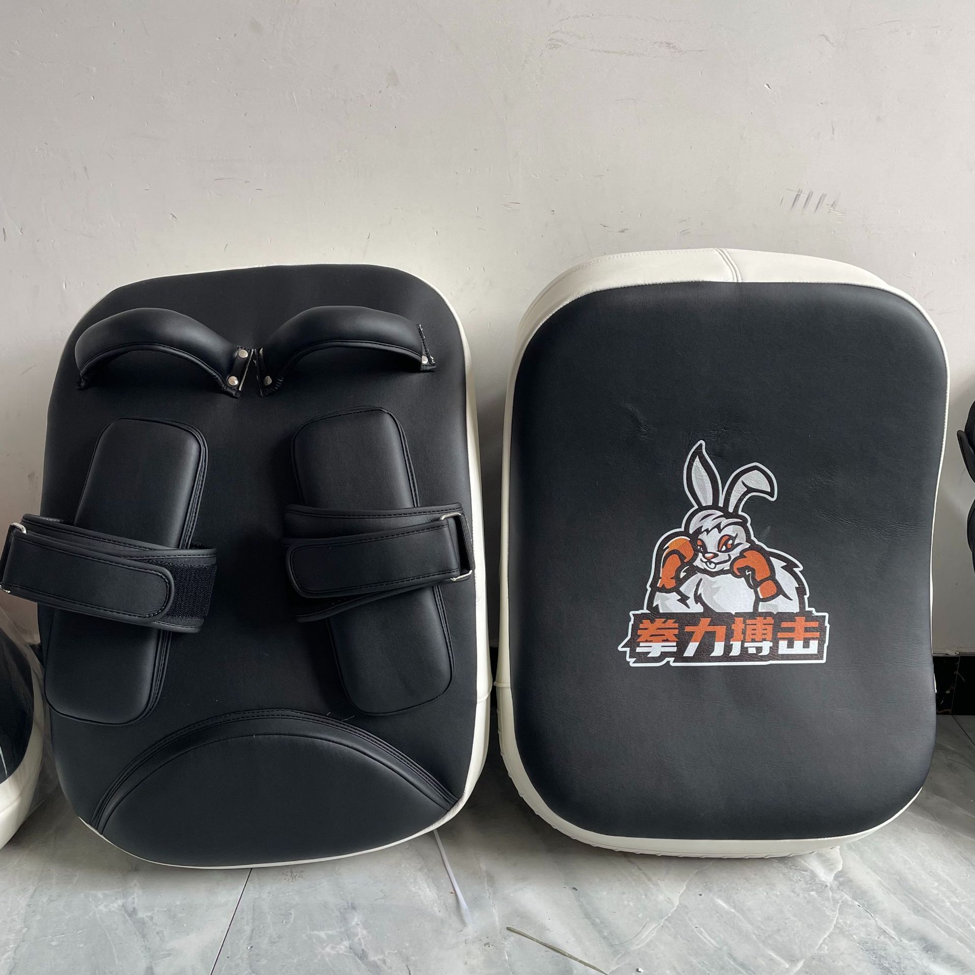 Angtian personalizado nuevo tipo de boxeo de patada lateral objetivo pesado objetivo de pecho arqueado objetivo de pies grandes objetivo de entrenamiento de boxeo tailandés