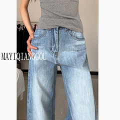175背が高くて、レトロなブルーハイウエストジーンズを長くしています。