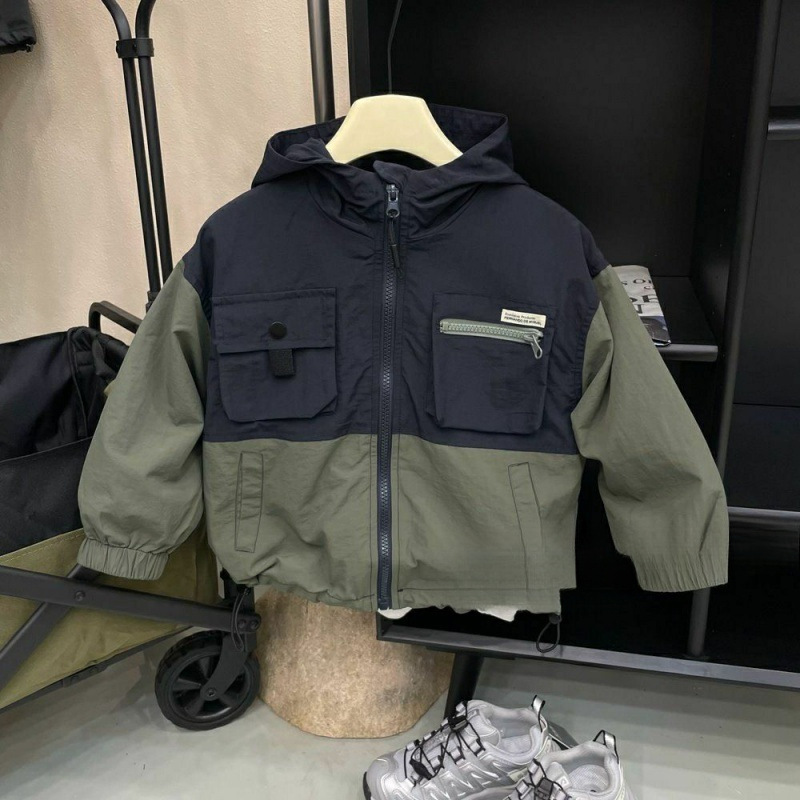 Boys' autumn thin jacket 2023 spring and autumn new hooded work windbreaker small and medium-sized boys' jacket trend