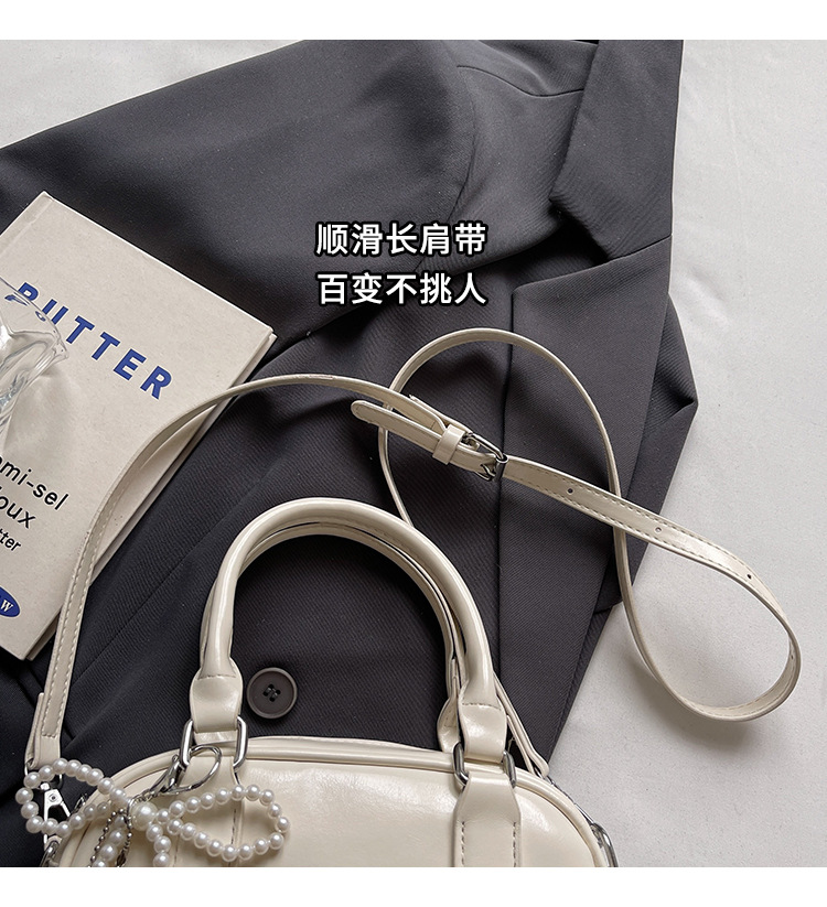 A fashionable Korean-style small square bag for women in the summer of 2025, featuring a simple and retro single-shoulder, crossbody and hand-held pillow bag Specification drawing
