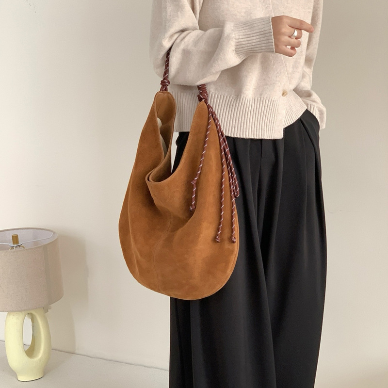 Sac fourre-tout en cuir givré à bandoulière simple pour femme, nouveau style paresseux, capacité en corde tissée à la mode 2024_voghion.com