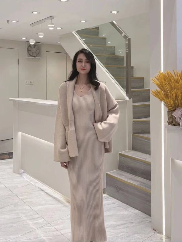 秋冬の端正な大気の名媛の婦人服のハイエンドの小さい香風のカーキ色のニットのコートのガーターのワンピースのスーツ|undefined
