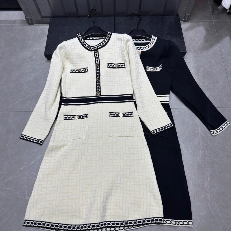 Bajia's Skirt Looks Great at Important Occasions. It Is a High-End and Elegant White Long-Sleeved Dress Bajia's Skirt Looks Great at Important Occasions. It Is a High-End and Elegant White Long-Sleeved Dress