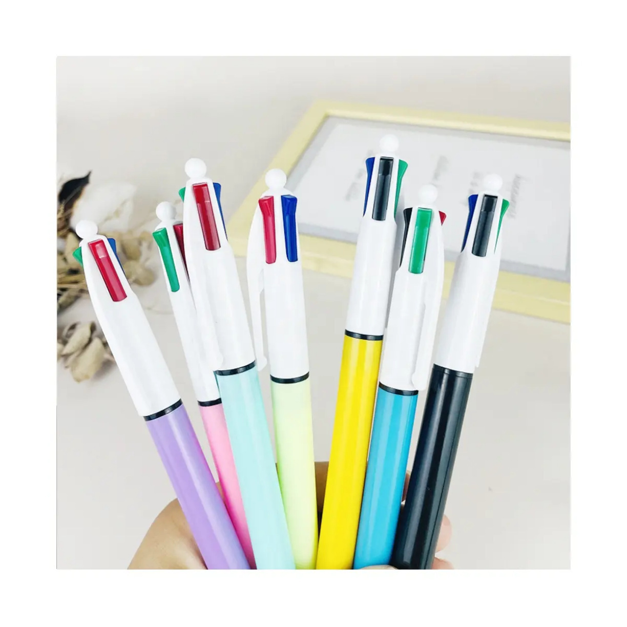 Inventario cuatro en uno bolígrafo manual de cuatro colores trazos de puntos clave marcador de línea multicolor bolígrafo puede imprimir logotipo