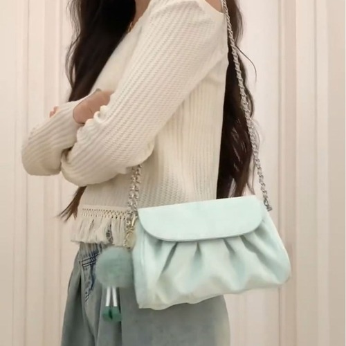 A small and fresh cloud-like texture small bag, featuring an academic style with pleated details, an underarm bag, and a niche single-shoulder crossbody bag for women.