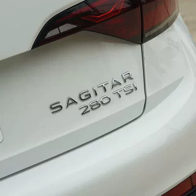 200 280 300 TSI, Car logo