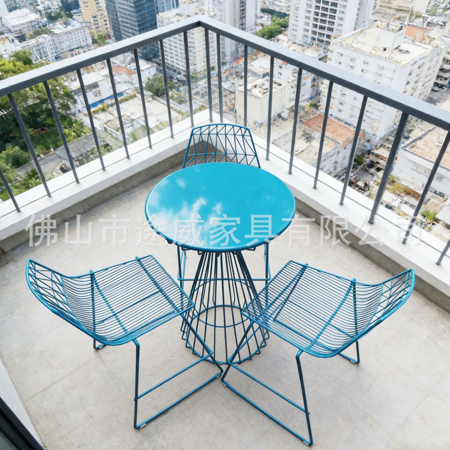 Modern Commercial Space Round Cocktail Table, Gold-Colored Round Table, Creative High-Legged Cake Table, Home Bar Stools