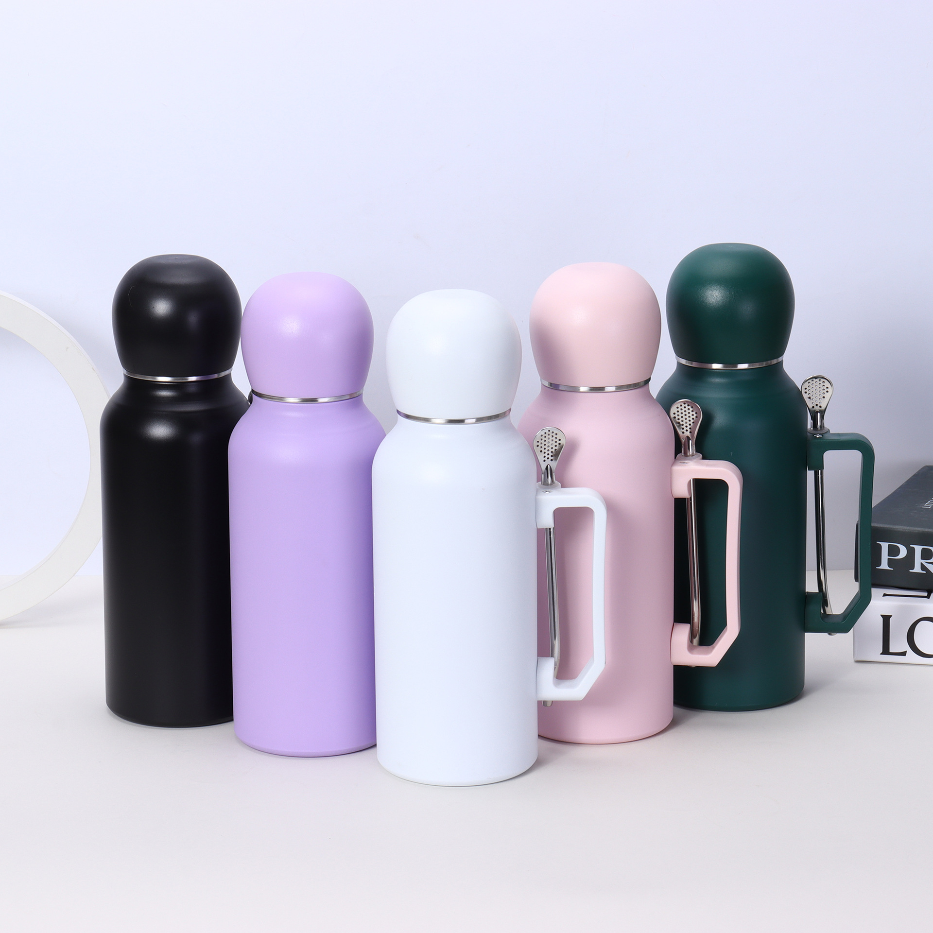 국수 스푼이 포함된 대용량 여행용 주전자 크리에이티브 304 스테인레스 스틸 축구 마데이 컵을 갖춘 크로스보더 마데이 컵 뚜껑 보온병 컵