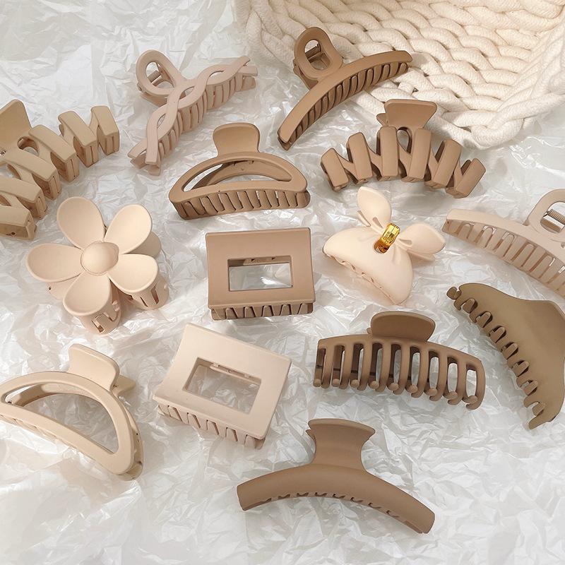 Otoño y invierno simple café de leche tiburón clip de cabello más agarrar clip de alta sensación detrás de la cabeza cabello adorno de cabello coreano agarrar cabello universal