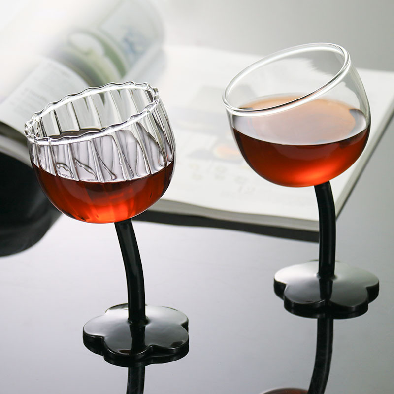 Linda flor mediados de estilo antiguo copa negro transparente patrón vertical retro francés romántico champán vidrio