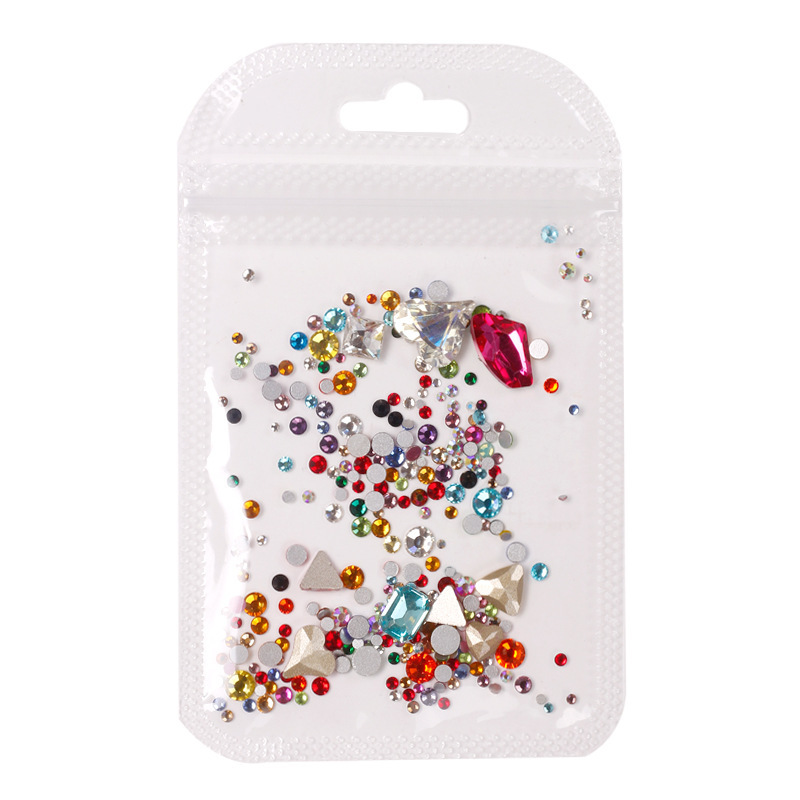 드릴을 가진 작은 원숭이