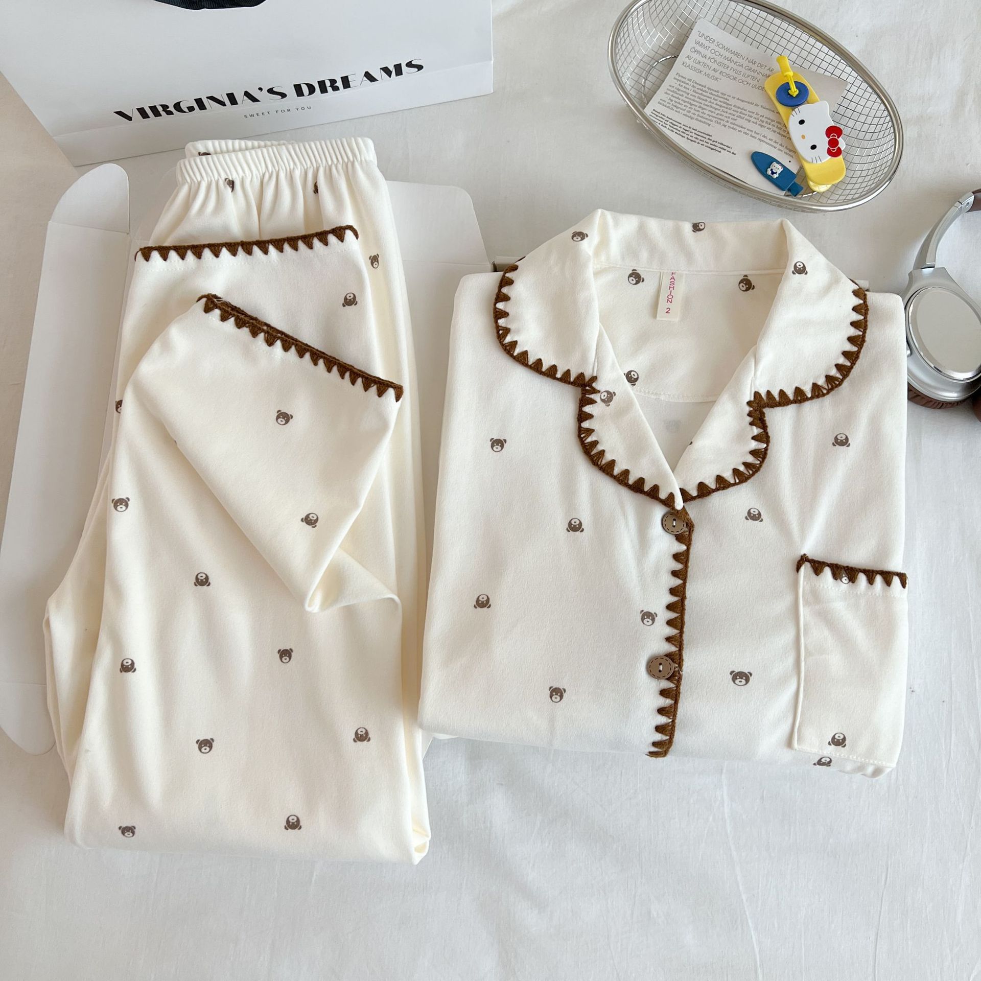 Nuevo pijama de invierno transfronterizo de mujeres de terciopelo con solapa de manga larga cardigán dulce lindo y cálido conjunto de ropa de hogar